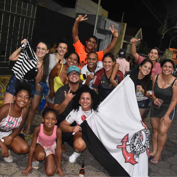 Paraguaçuenses saem às ruas para comemorar a conquista do Corinthians no campeonato paulista