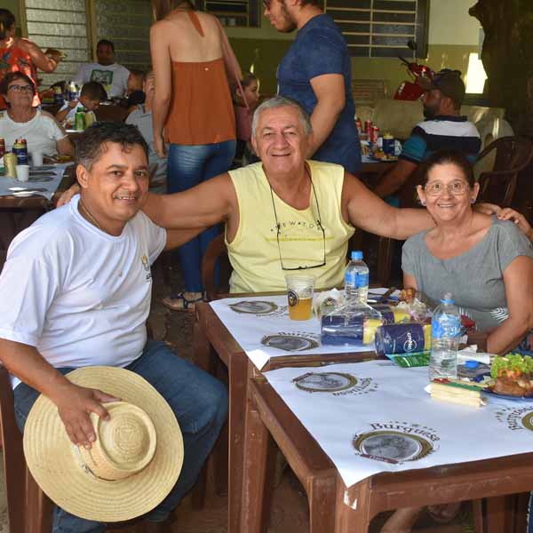 Apae realiza 4º Almoço Sertanejo & Leilão de Gado