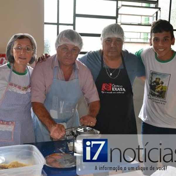 RETROSPECTIVA - 16/06/2014 - Tradicional almoço de Santo Antonio é sucesso