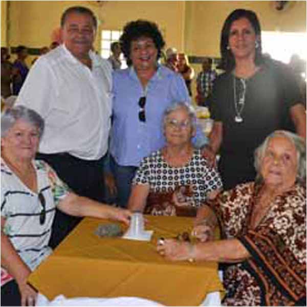 RETROSPECTIVA - 08/05/2015 - CCI de Paraguaçu homenageia Dia das Mães 08/05/2015