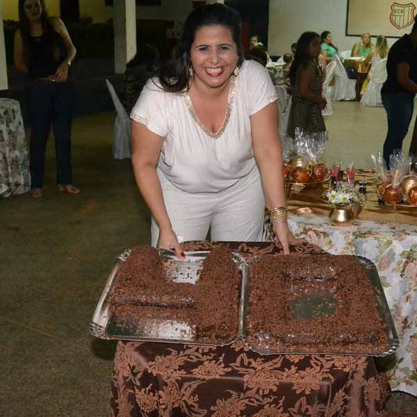 RETROSPECTIVA  - 25/01/2016 - Adriana Mourão ganha festa surpresa