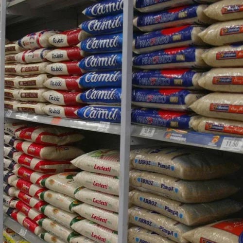 Pequenos e grandes mercados receberão arroz importado pelo governo